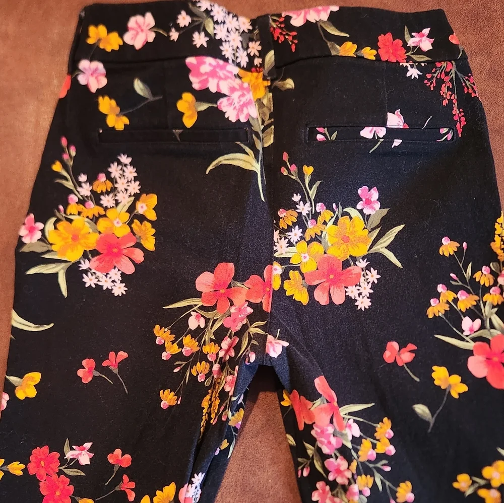 Old Navy Pixie Floral Pants - Picture 3 of 10